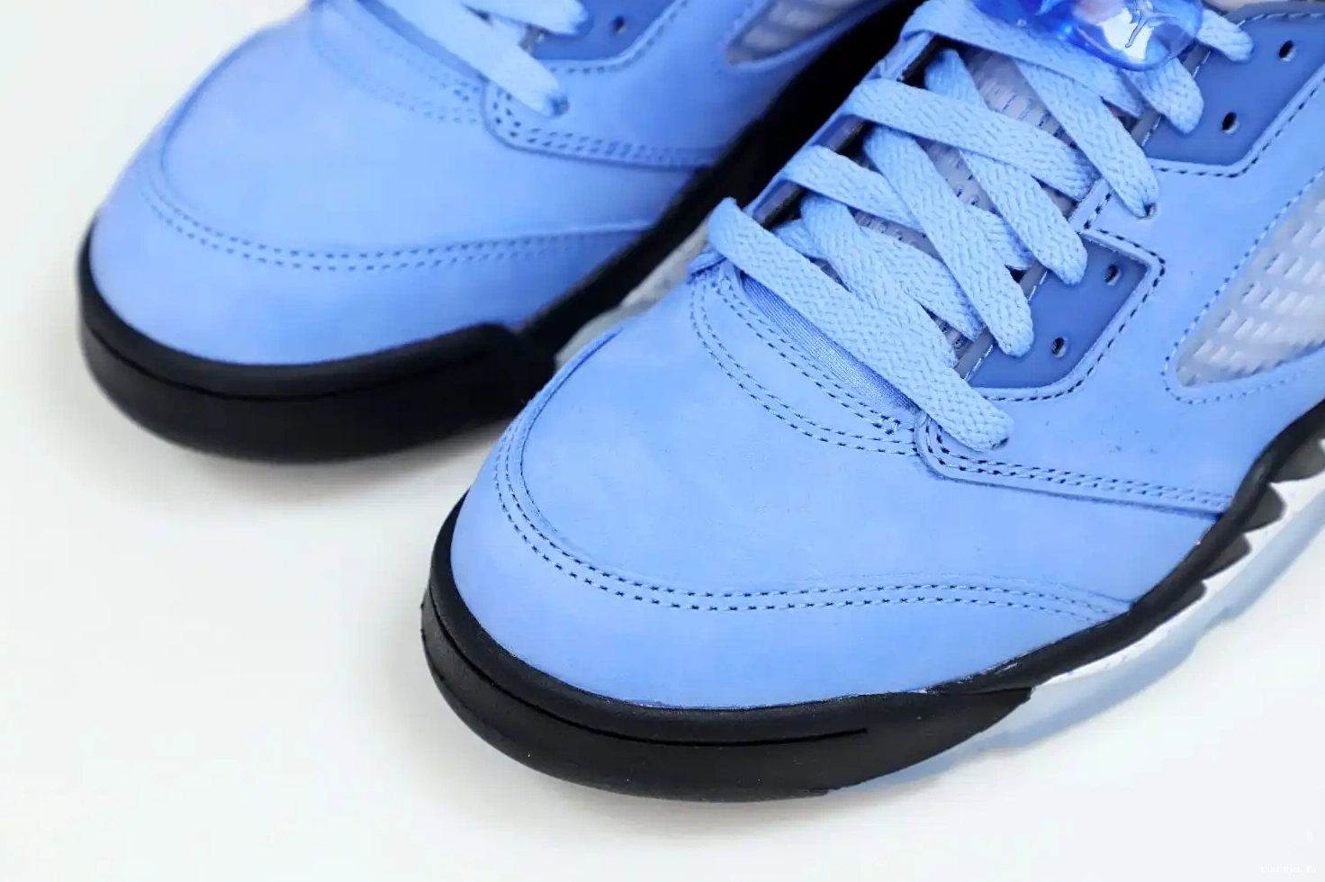 SE Kimikick JORDAN BLEU 401 BLACK-WHITE DV1310 AIR 5 BLUE RETRO UNIVERSITY 0630